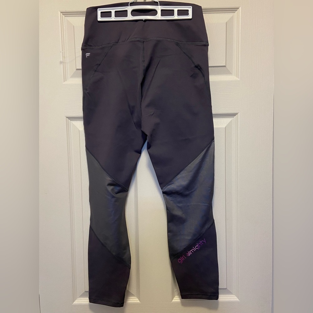 Fabletics high-rise power hold. Grey in colour. Size large. - Picture 3 of 8